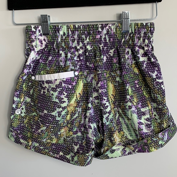 Lululemon Spring Break Away Shorts Floral Size 2 - Picture 8 of 11